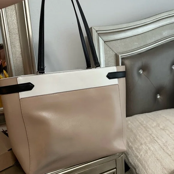 Kate Spade Beige Tote Bag- SEE ALL PHOTOS AND DESCRIPTION - Picture 2 of 11